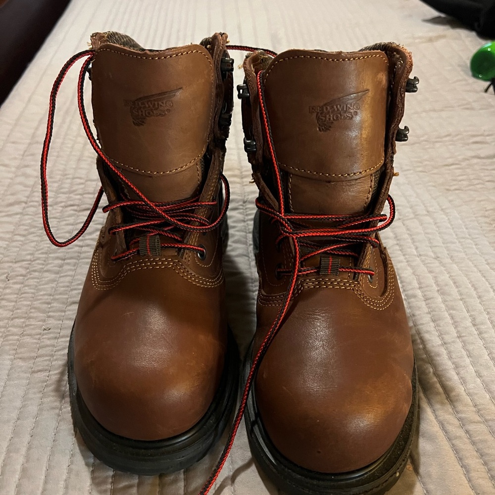 Red Wing Shoes Chestnut Leather safety Boots with Red Laces